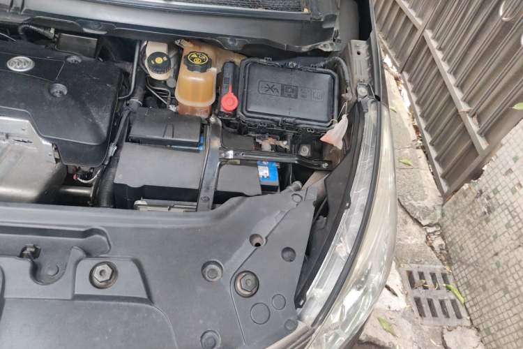 Used Buick GL8 2017 25S Luxury Version China V Standard Engine Bay Left