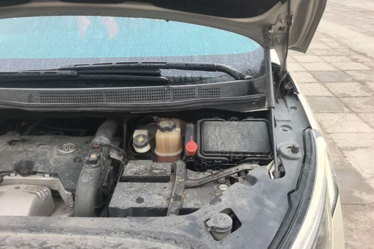 Used Buick GL8 2017 ES 28T Luxury Model China V Standard Engine Bay Left