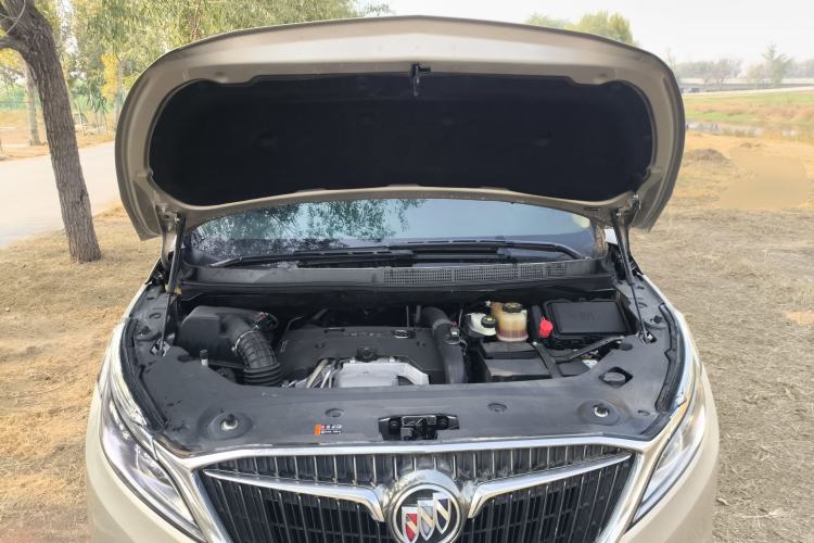 Used Buick GL8 2017 ES 28T Premium Version China V Standard Engine Bay