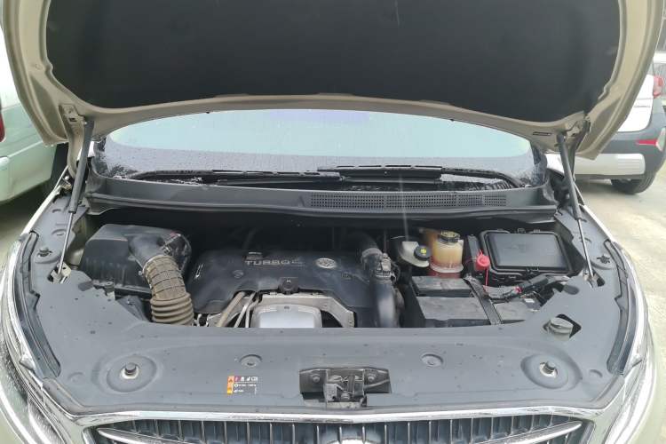 Used Buick GL8 2017 ES 28T Premium Version China V Standard Engine Bay
