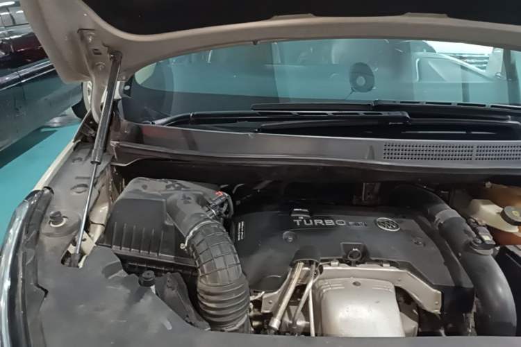 Used Buick GL8 2017 ES 28T Luxury Model China V Standard Engine Bay Right