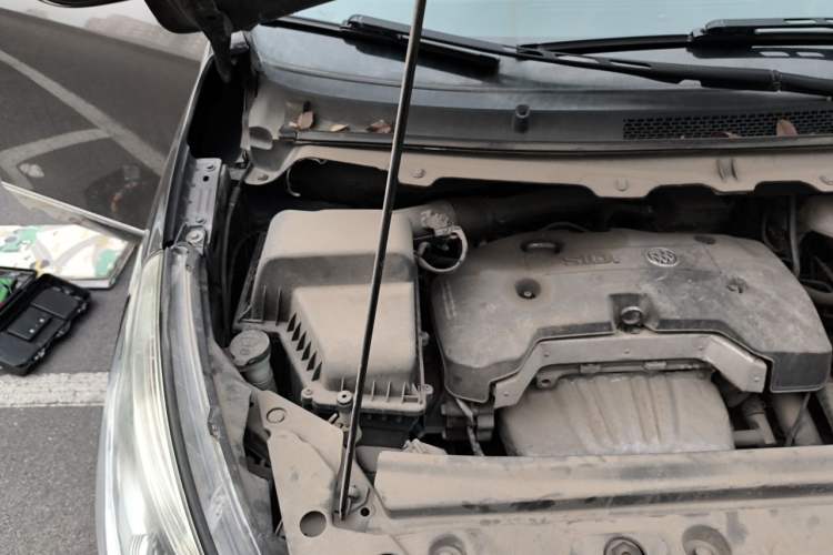 Used Buick GL8 2017 25S Luxury Version China V Standard Engine Bay Right