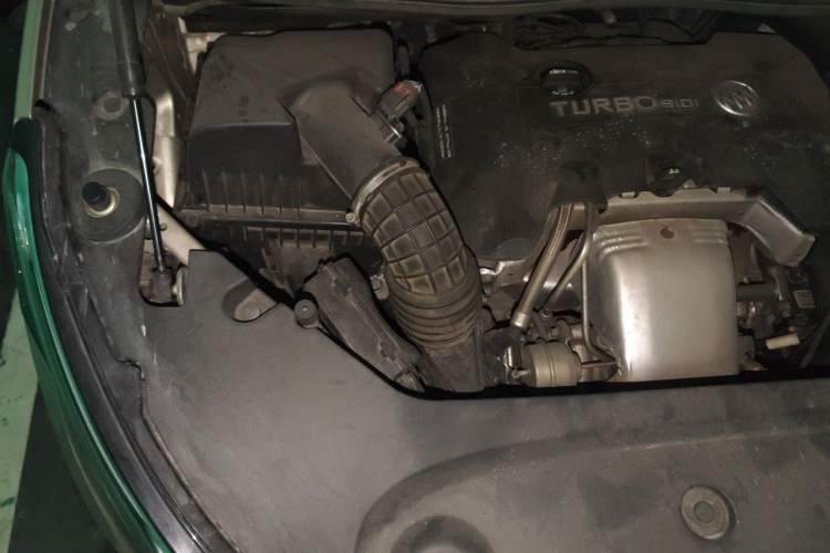 Used Buick GL8 2017 ES 28T Premium Version China V Standard Engine Bay Right