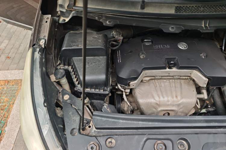 Used Buick GL8 2017 25S Luxury Version China V Standard Engine Bay Right