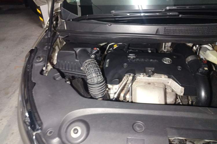 Used Buick GL8 2017 ES 28T Premium Version China V Standard Engine Bay Right