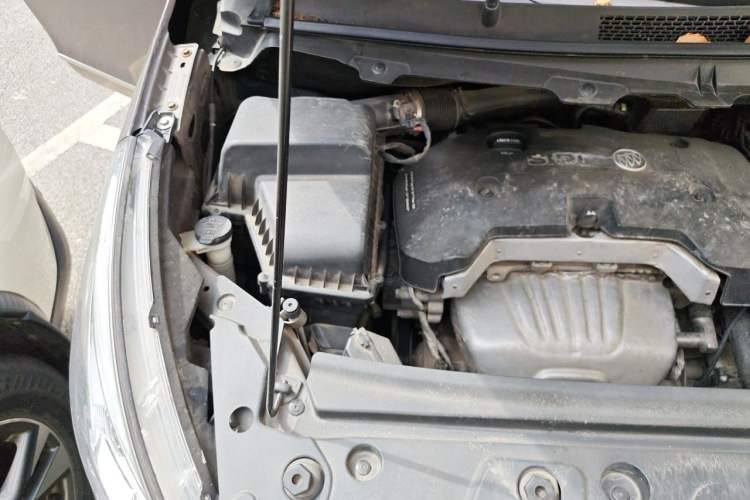 Used Buick GL8 2017 25S Luxury Version China V Standard Engine Bay Right