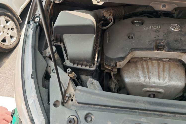 Used Buick GL8 2017 25S Luxury Version China V Standard Engine Bay Right
