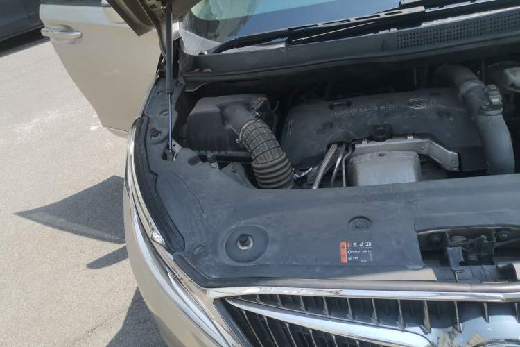Used Buick GL8 2017 ES 28T Flagship Model China V Standard Engine Bay Right