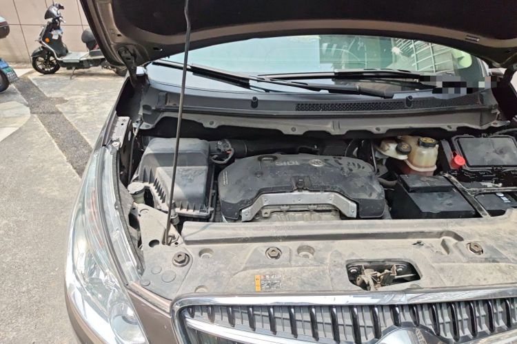 Used Buick GL8 2017 25S Luxury Version China V Standard Engine Bay Right