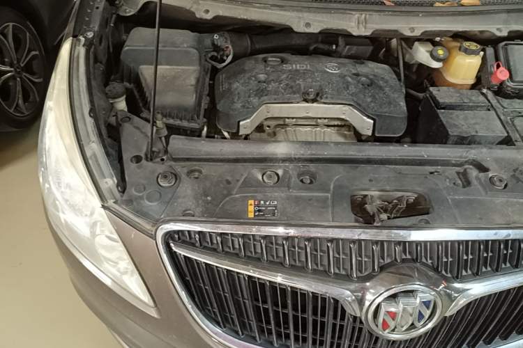 Used Buick GL8 2017 25S Luxury Version China V Standard Engine Bay Right