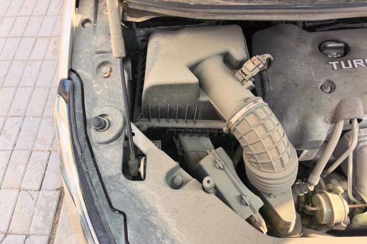Used Buick GL8 2017 ES 28T Flagship Model China V Standard Engine Bay Right