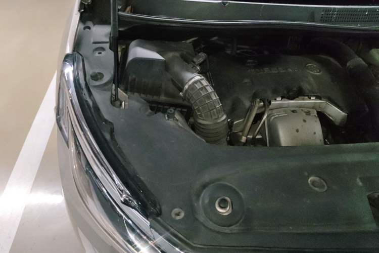 Used Buick GL8 2017 ES 28T Luxury Model China V Standard Engine Bay Right