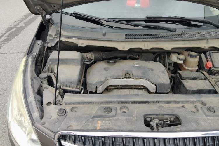 Used Buick GL8 2017 25S Luxury Version China V Standard Engine Bay Right