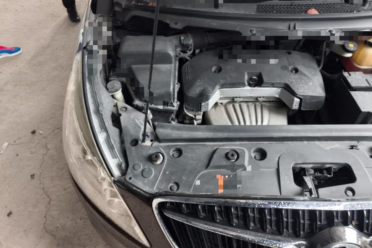 Used Buick GL8 2017 25S Luxury Version China V Standard Engine Bay Right