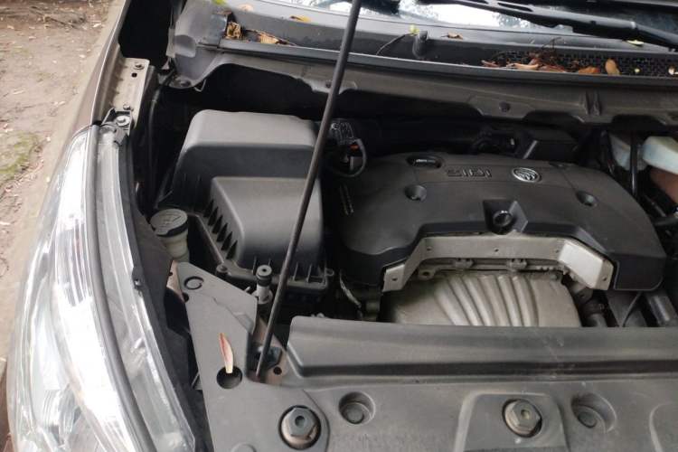 Used Buick GL8 2017 25S Comfort Version China V Standard Engine Bay Right