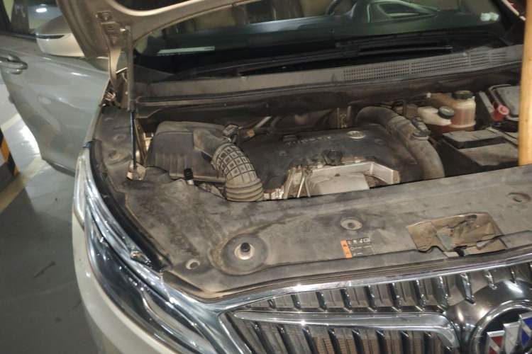 Used Buick GL8 2017 ES 28T Flagship Model China V Standard Engine Bay Right