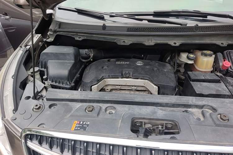 Used Buick GL8 2017 25S Luxury Version China V Standard Engine Bay Right