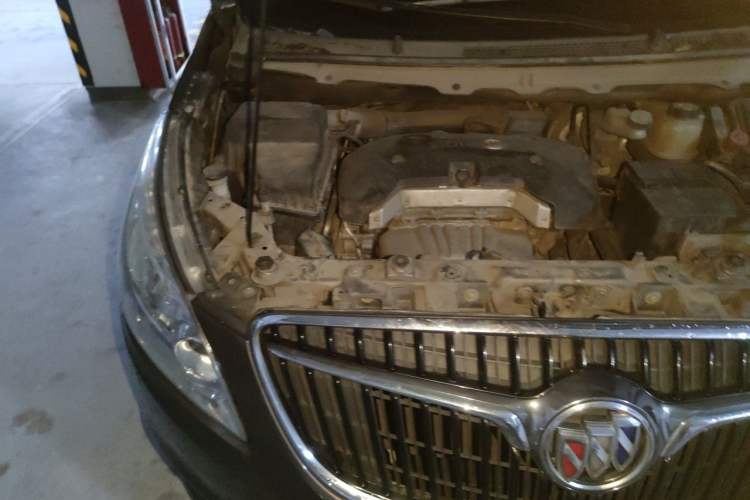 Used Buick GL8 2017 25S Luxury Version China V Standard Engine Bay Right