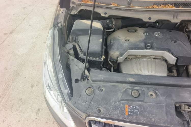 Used Buick GL8 2017 25S Luxury Version China V Standard Engine Bay Right