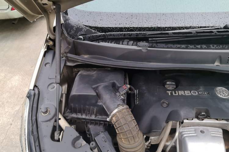Used Buick GL8 2017 ES 28T Premium Version China V Standard Engine Bay Right