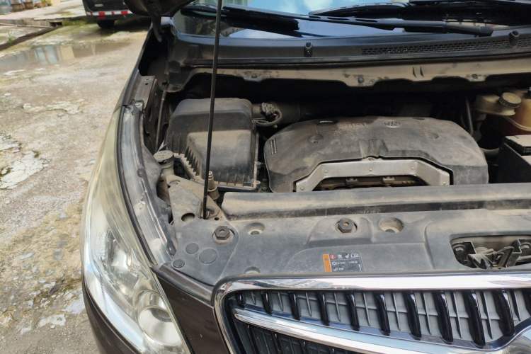 Used Buick GL8 2017 25S Comfort Version China V Standard Engine Bay Right