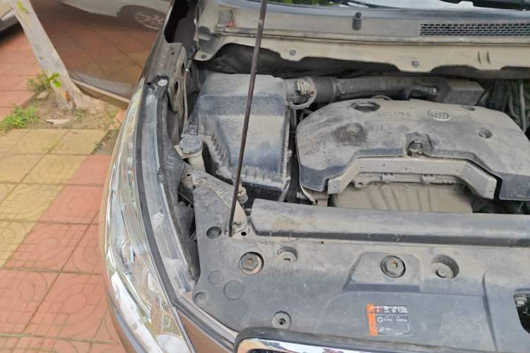 Used Buick GL8 2017 25S Prestige Version China V Standard Engine Bay Right