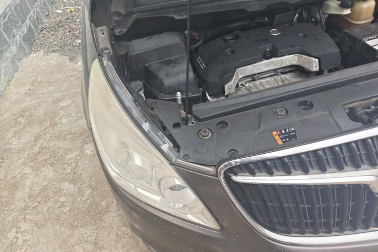Used Buick GL8 2017 25S Luxury Version China V Standard Engine Bay Right