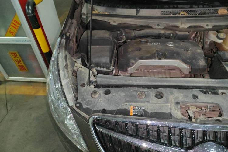Used Buick GL8 2017 25S Prestige Version China V Standard Engine Bay Right