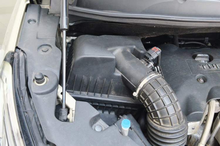 Used Buick GL8 2017 ES 28T Luxury Model China V Standard Engine Bay Right