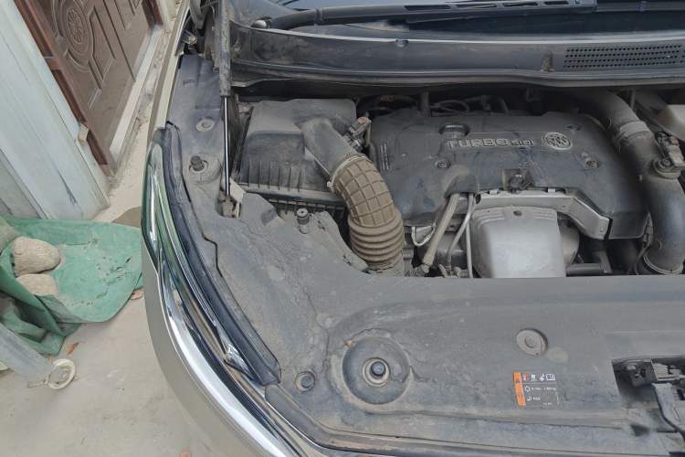 Used Buick GL8 2017 ES 28T Comfort Model China V Standard Engine Bay Right