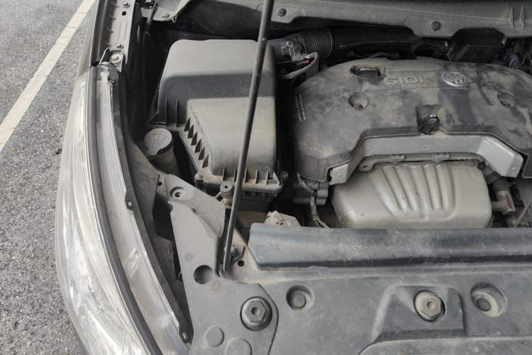 Used Buick GL8 2017 25S Luxury Version China V Standard Engine Bay Right