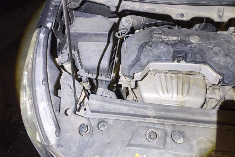 Used Buick GL8 2017 25S Prestige Version China V Standard Engine Bay Right