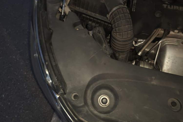 Used Buick GL8 2017 ES 28T Comfort Model China V Standard Engine Bay Right