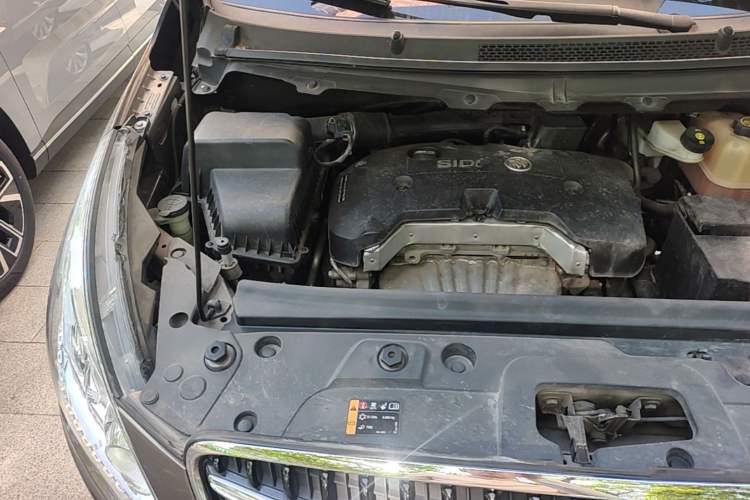 Used Buick GL8 2017 25S Prestige Version China V Standard Engine Bay Right