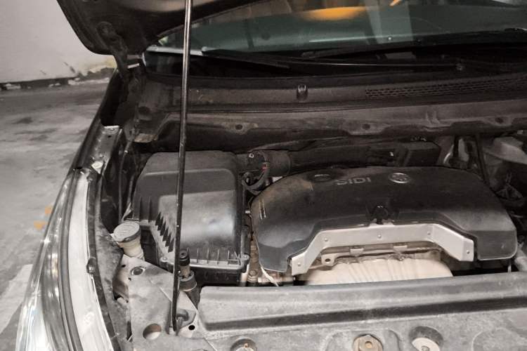 Used Buick GL8 2017 25S Comfort Version China V Standard Engine Bay Right