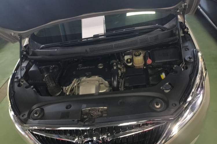 Used Buick GL8 2017 ES 28T Luxury Model China V Standard Engine Bay