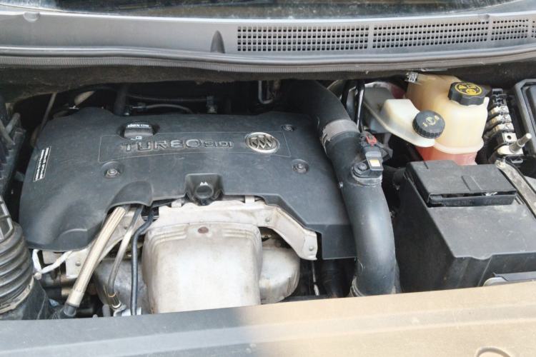 Used Buick GL8 2017 ES 28T Luxury Model China V Standard Engine Bay