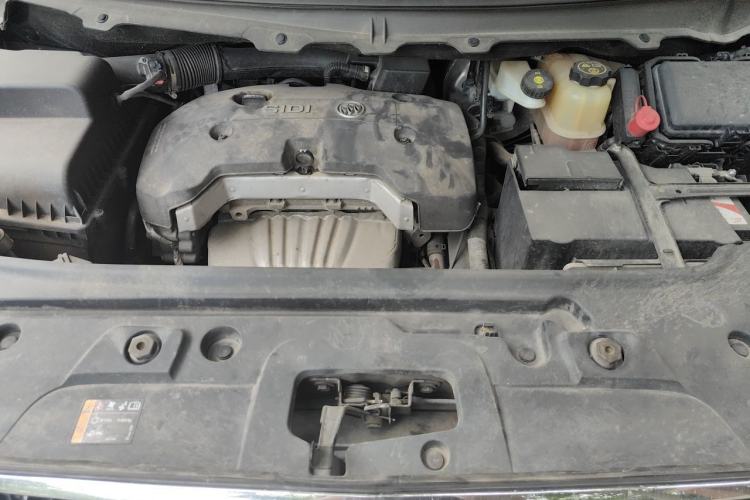 Used Buick GL8 2017 25S Luxury Version China V Standard Engine Bay