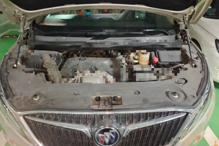 Used Buick GL8 2017 ES 28T Flagship Model China V Standard Engine Bay