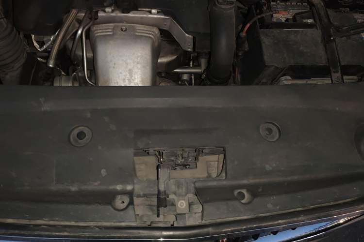 Used Buick GL8 2017 ES 28T Comfort Model China V Standard Engine Bay