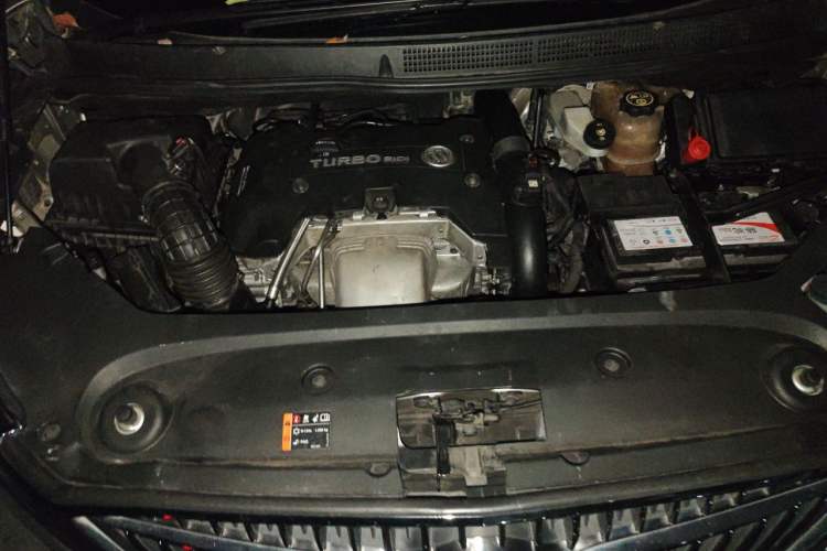 Used Buick GL8 2017 ES 28T Luxury Model China V Standard Engine Bay