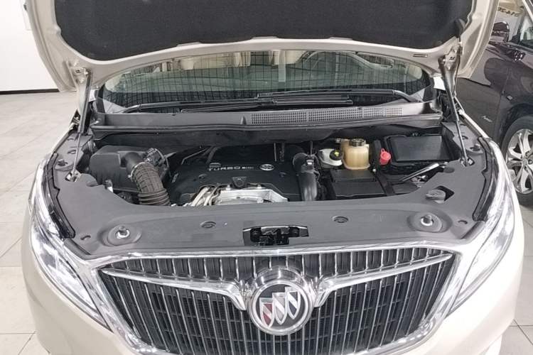 Used Buick GL8 2017 ES 28T Luxury Model China V Standard Engine Bay