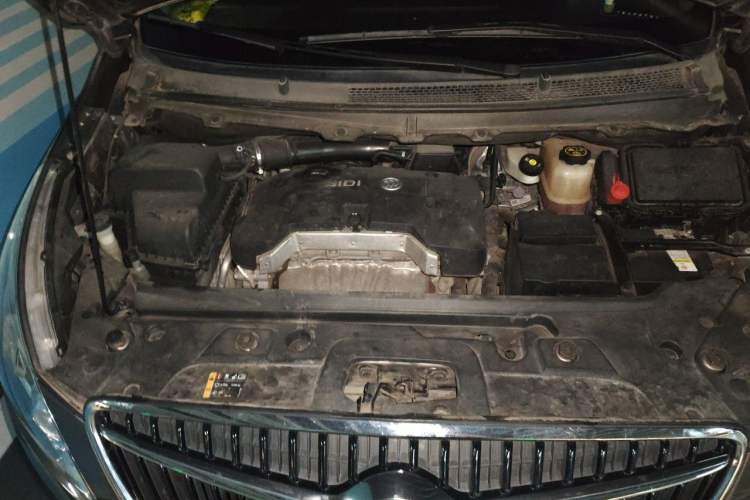 Used Buick GL8 2017 25S Prestige Version China V Standard Engine Bay