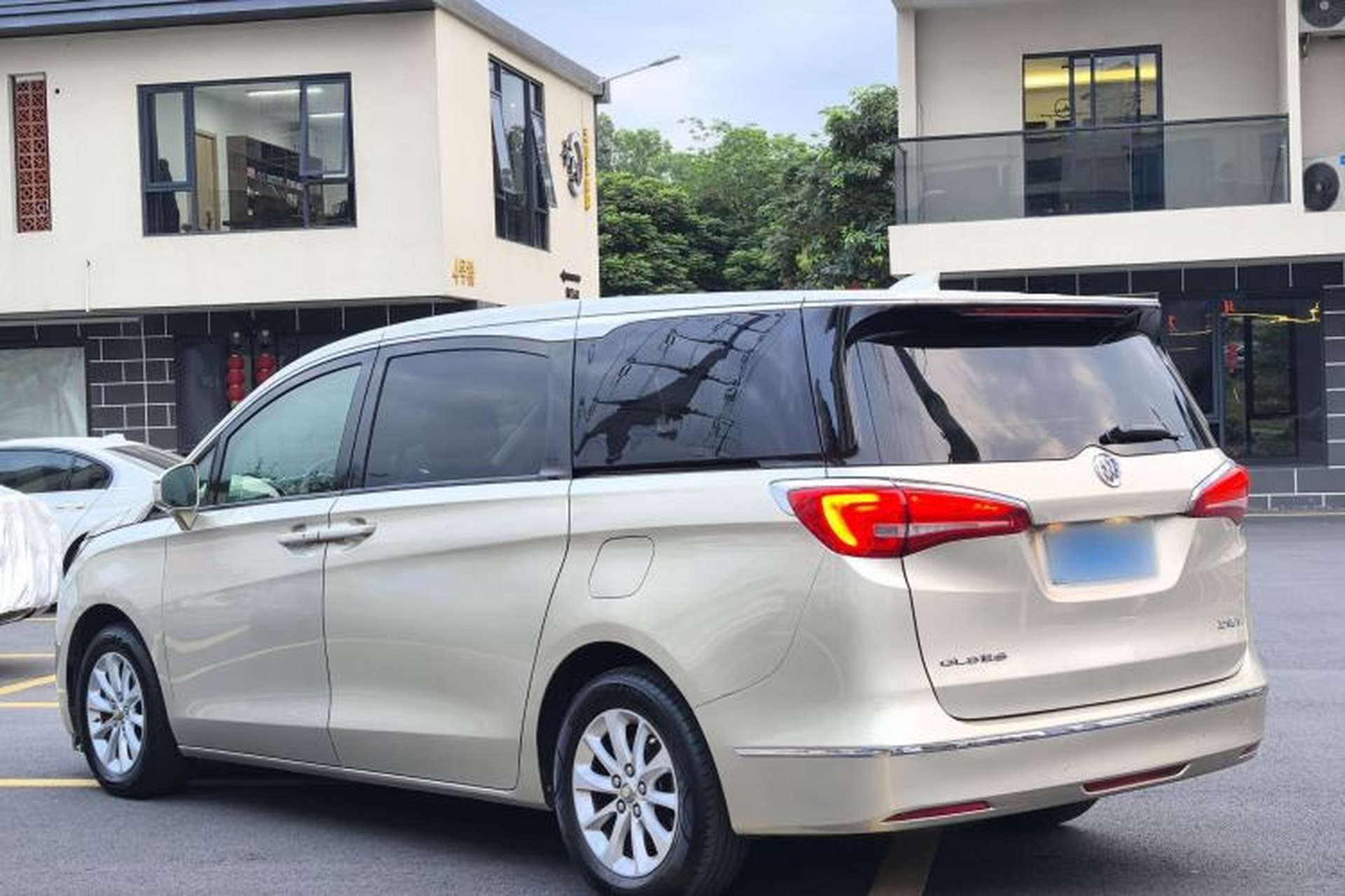 Used Buick GL8 2017 ES 28T Comfort Model China V Standard Exterior 1
