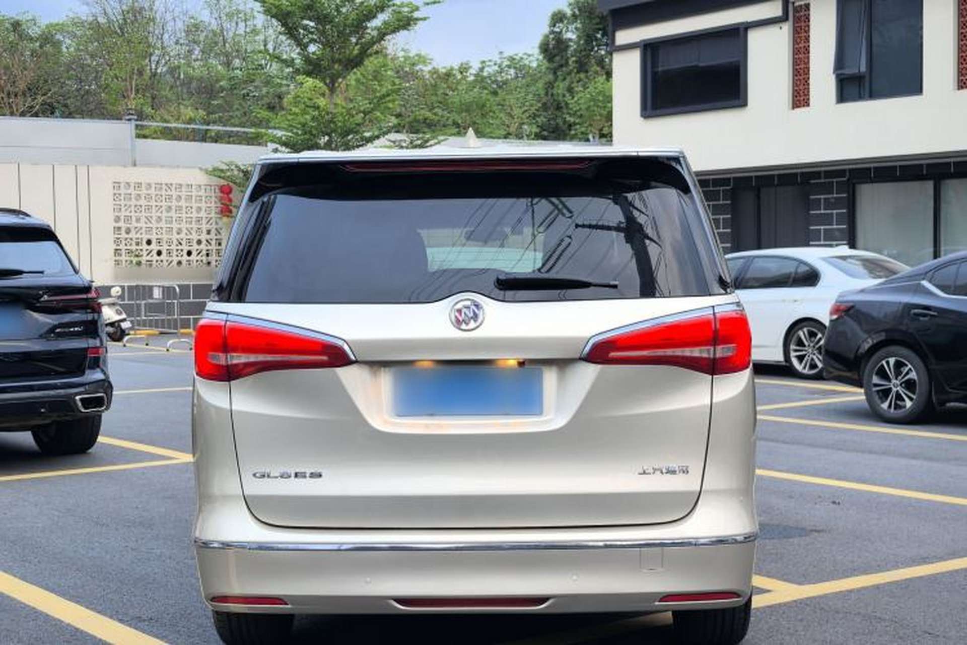 Used Buick GL8 2017 ES 28T Comfort Model China V Standard Exterior 2