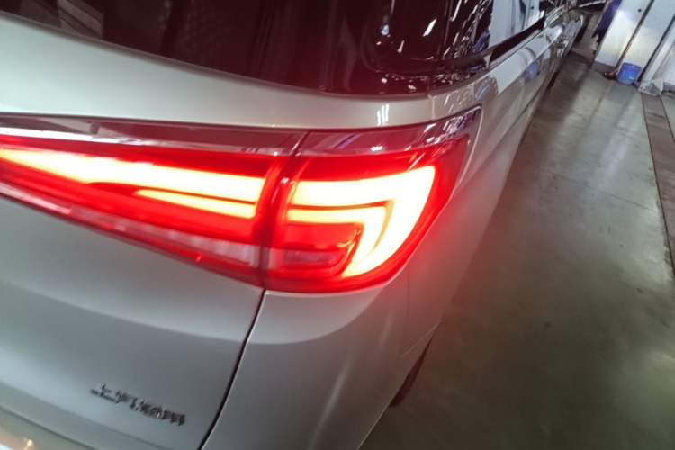 Used Buick GL8 2017 ES 28T Luxury Model China V Standard Exterior 3