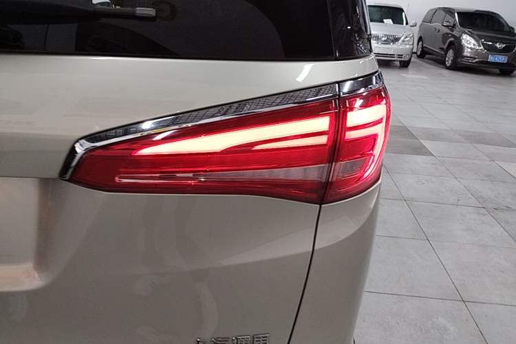 Used Buick GL8 2017 ES 28T Luxury Model China V Standard Exterior 3