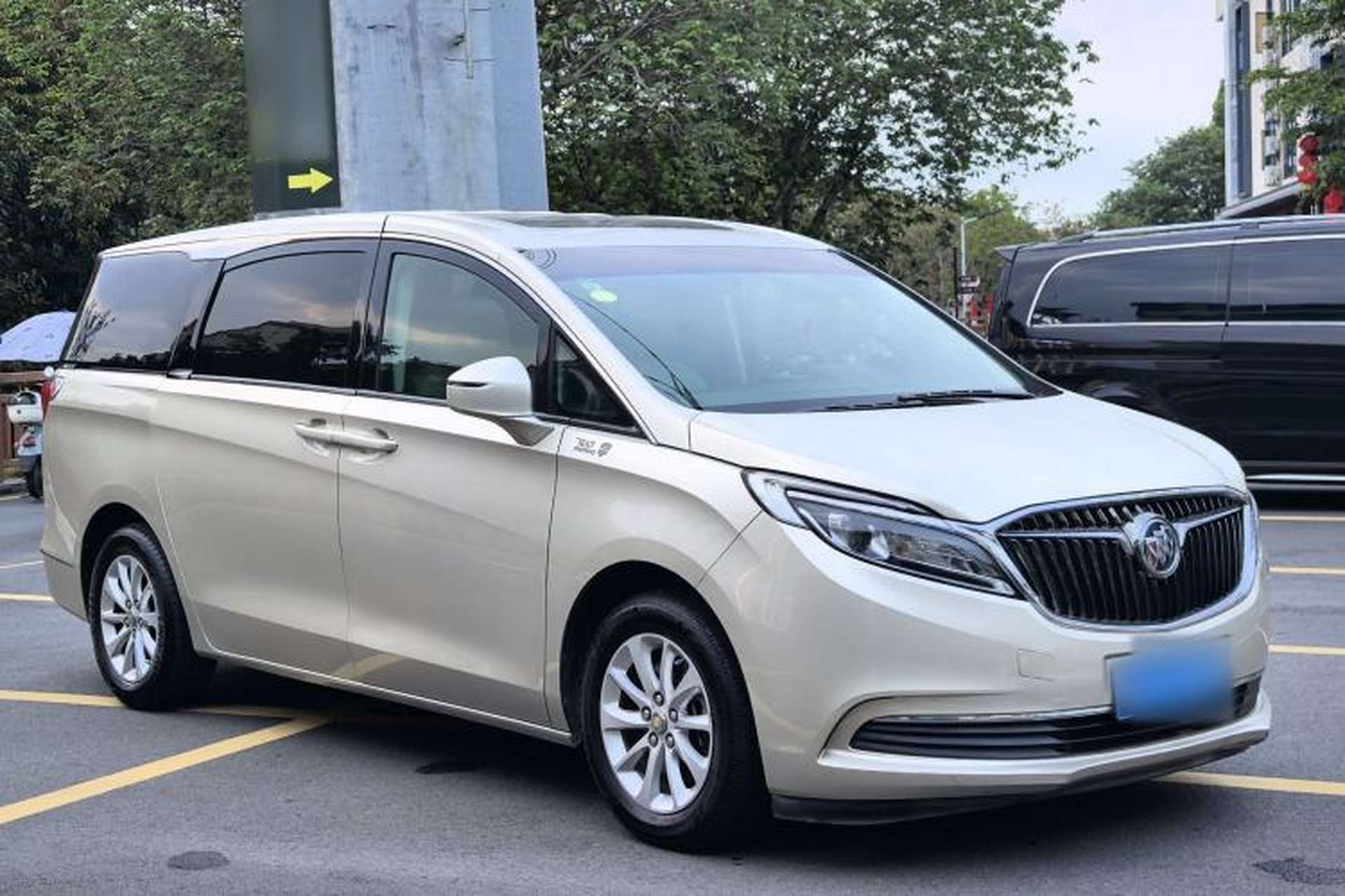 Used Buick GL8 2017 ES 28T Comfort Model China V Standard Exterior 4