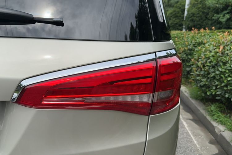 Used Buick GL8 2017 ES 28T Comfort Model China V Standard Exterior 4