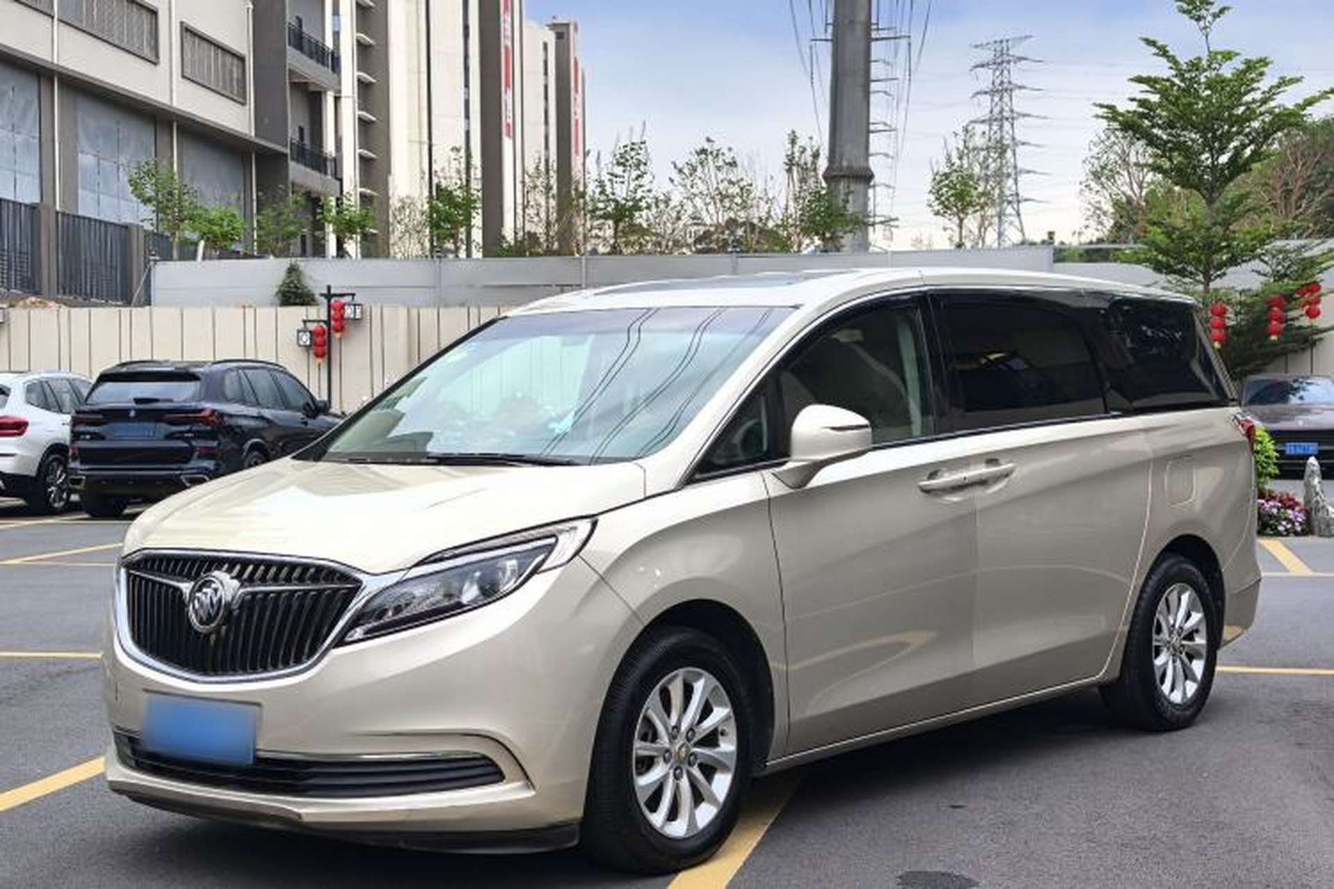 Used Buick GL8 2017 ES 28T Comfort Model China V Standard Front Left 45 Deg